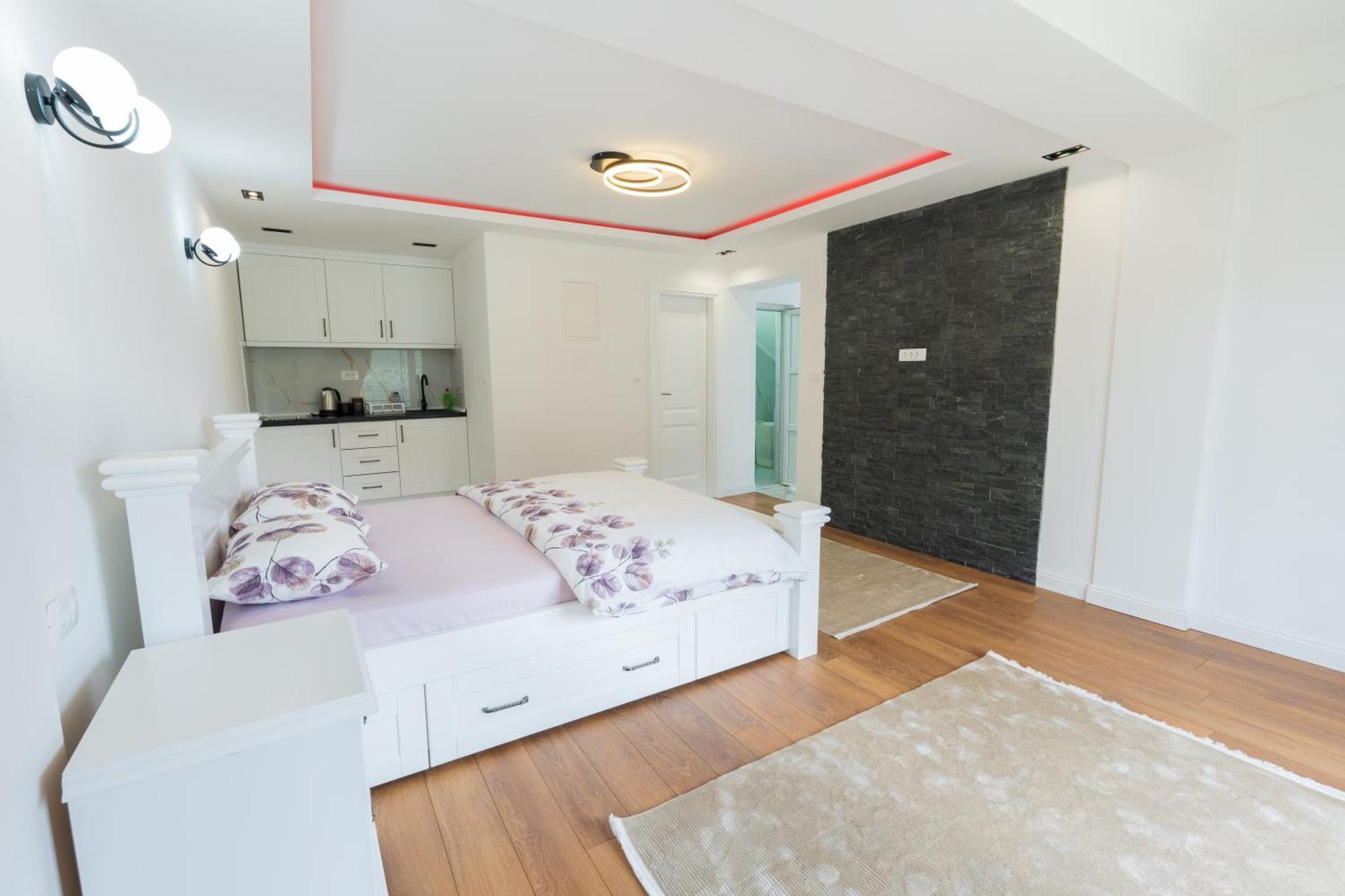 Ema Apartments Плав Екстер'єр фото
