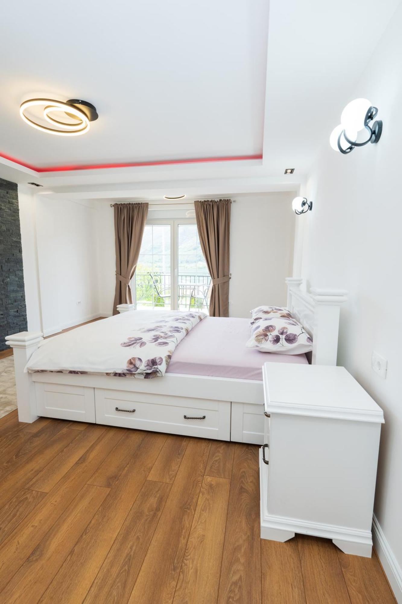 Ema Apartments Плав Екстер'єр фото